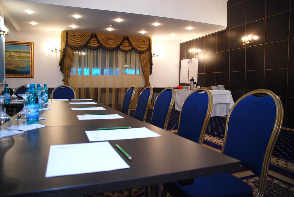 Hotel Prahova Plaza Ploiesti Exterior photo