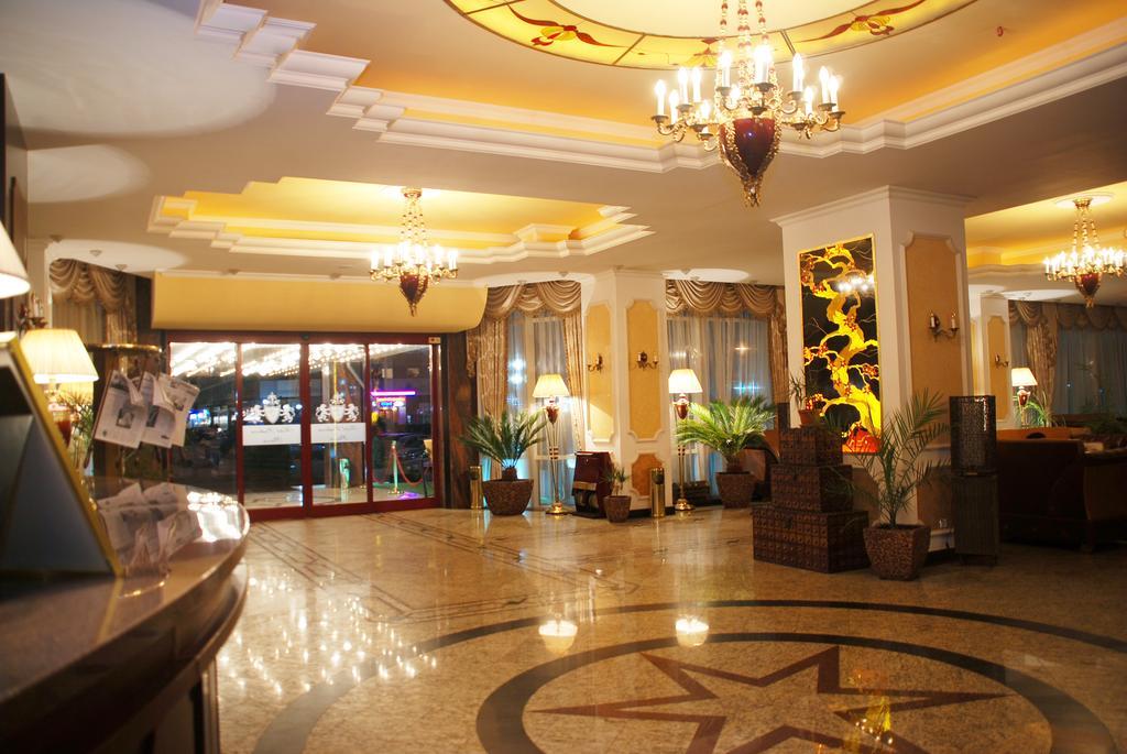 Hotel Prahova Plaza Ploiesti Exterior photo