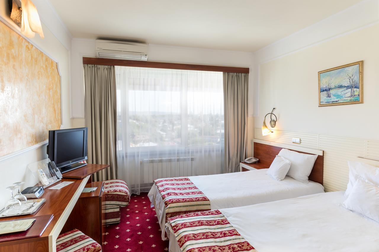 Hotel Prahova Plaza Ploiesti Exterior photo